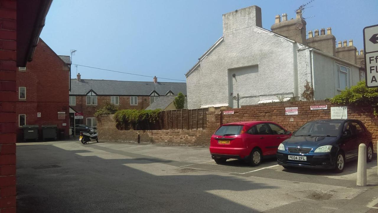 Vale View Apartment, Prestatyn, North Wales - A Stylish, Dog-Friendly Holiday Let Just A 5 Min Walk To Beach & Town! Exterior foto