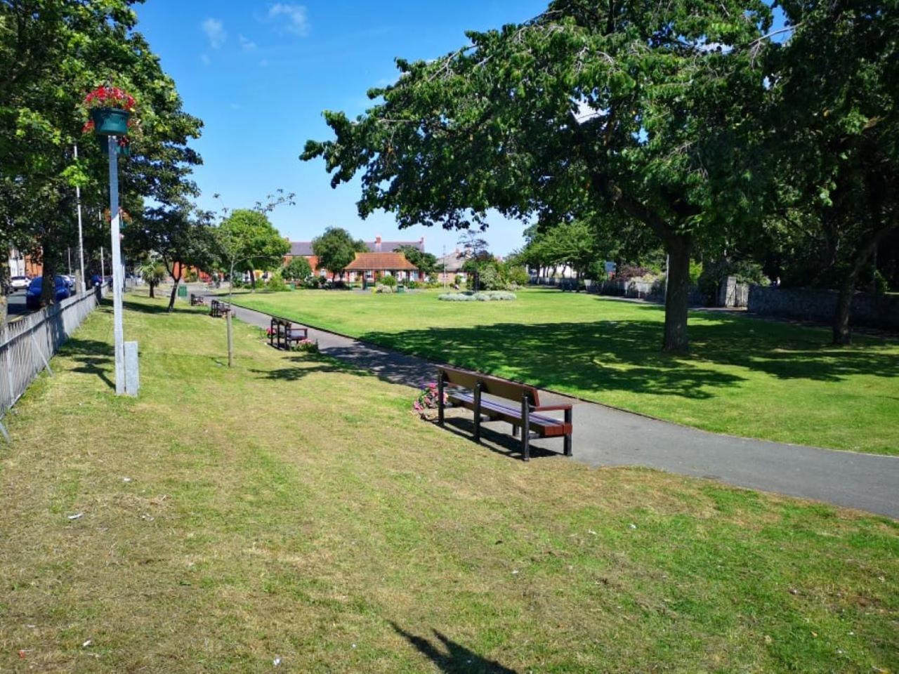 Vale View Apartment, Prestatyn, North Wales - A Stylish, Dog-Friendly Holiday Let Just A 5 Min Walk To Beach & Town! Exterior foto