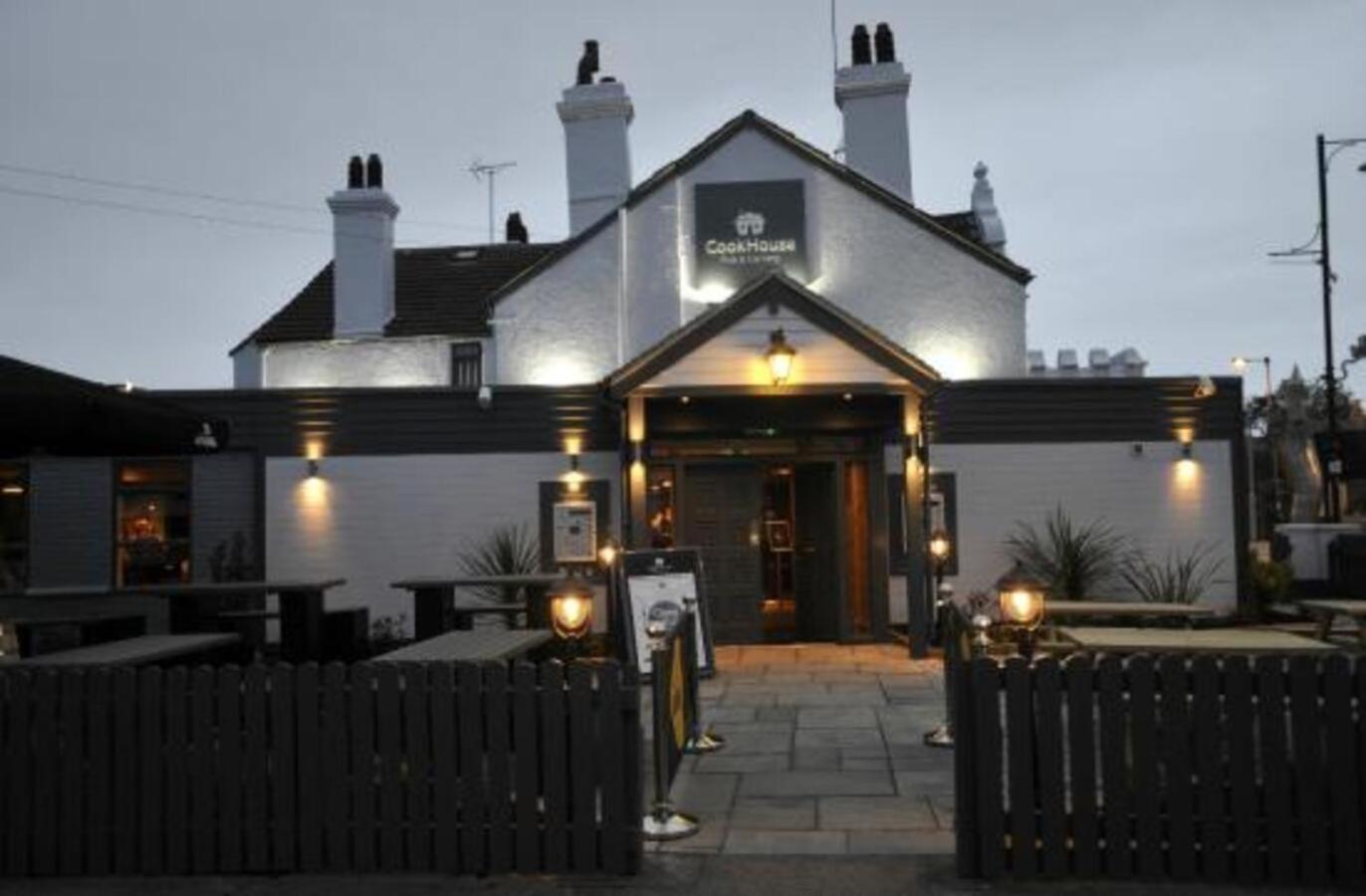 Vale View Apartment, Prestatyn, North Wales - A Stylish, Dog-Friendly Holiday Let Just A 5 Min Walk To Beach & Town! Exterior foto