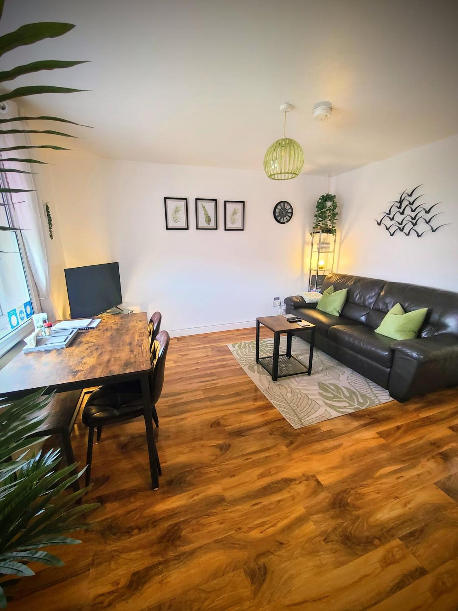 Vale View Apartment, Prestatyn, North Wales - A Stylish, Dog-Friendly Holiday Let Just A 5 Min Walk To Beach & Town! Exterior foto